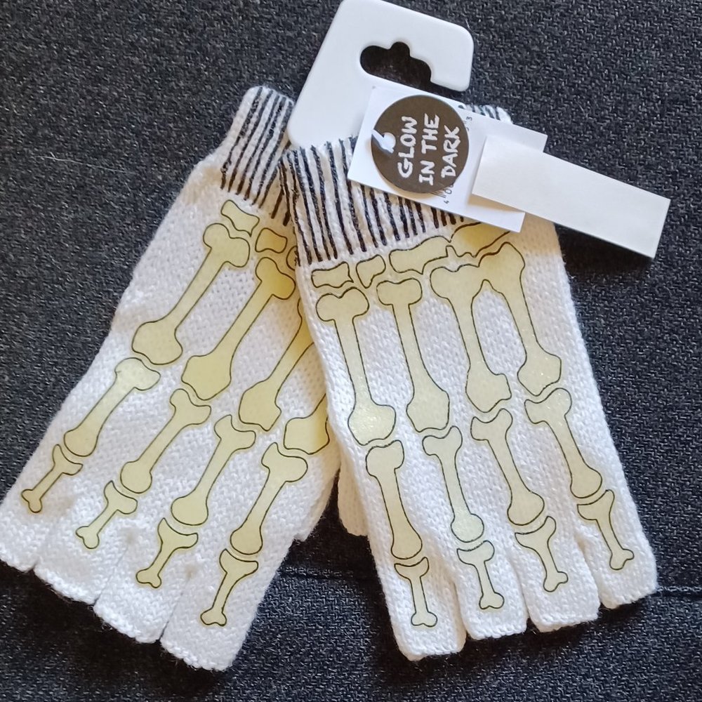 HTF Disneyland Jack Skellington fingerless gloves Glow in the dark white New